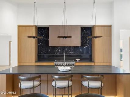 $8,672,000 | 5305 North 68th Place, Paradise Valley, AZ 85253