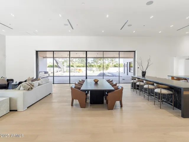 $8,672,000 | 5305 North 68th Place, Paradise Valley, AZ 85253