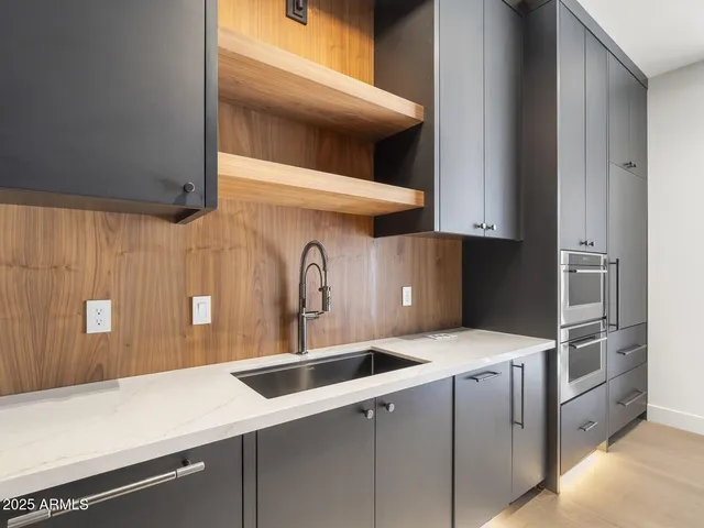 $8,672,000 | 5305 North 68th Place, Paradise Valley, AZ 85253