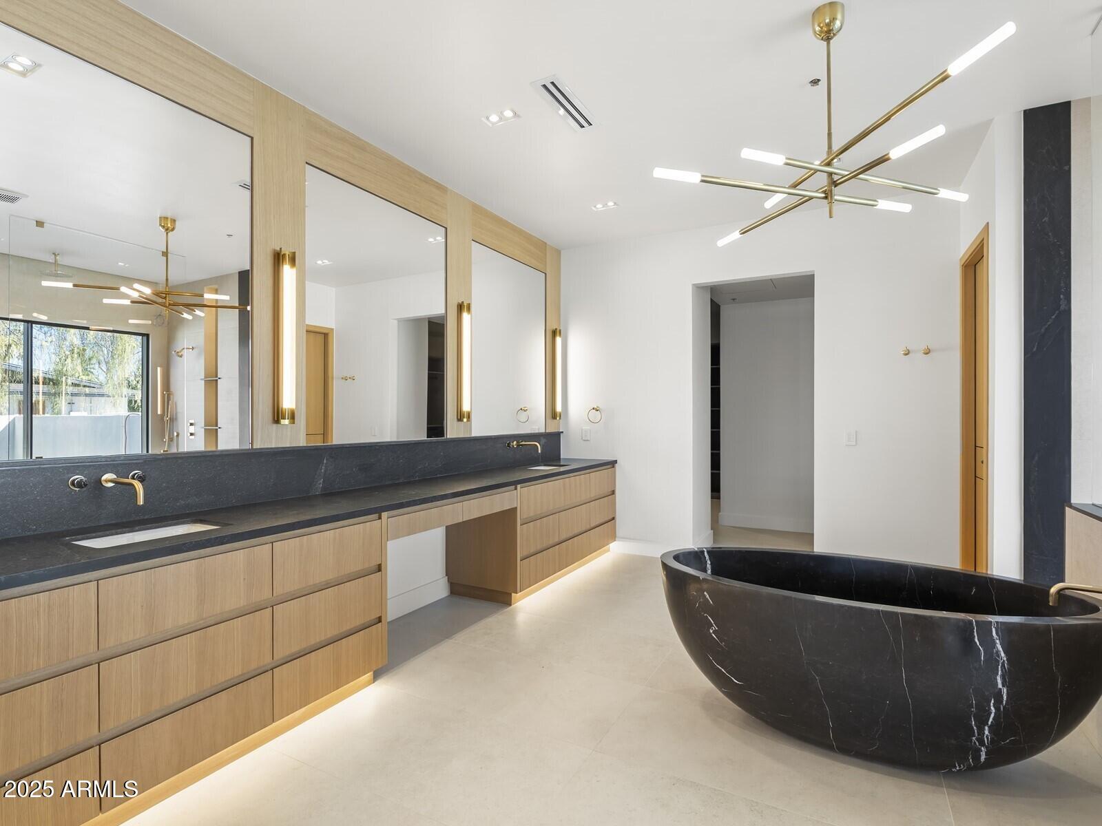 5305 North 68th Place Paradise Valley, AZ 85253 - Photo 29 of 67 041_Primary Bathroom