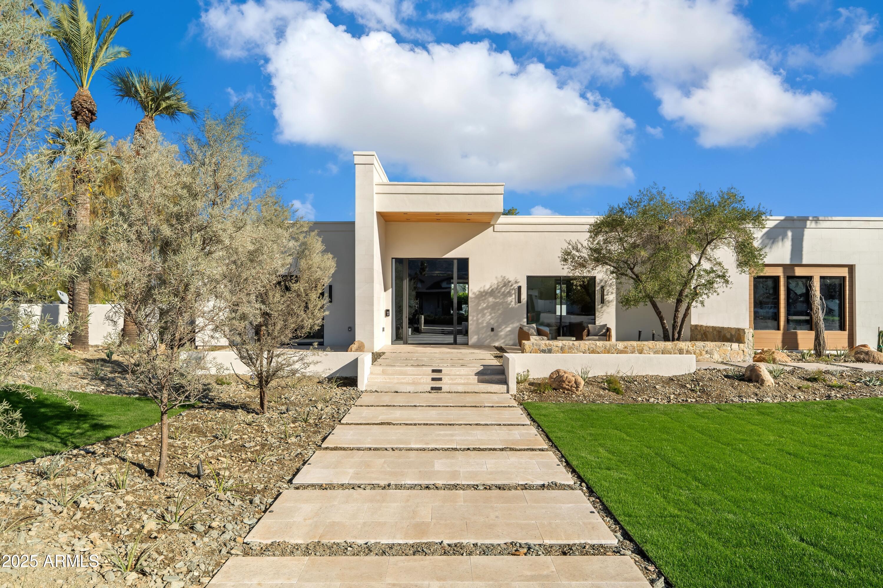 5305 North 68th Place Paradise Valley, AZ 85253 - Photo 2 of 67 084_Front of Home