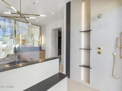$8,672,000 | 5305 North 68th Place, Paradise Valley, AZ 85253
