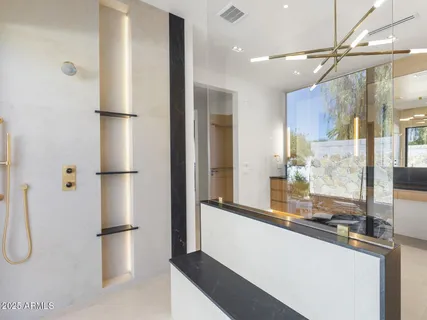 $8,672,000 | 5305 North 68th Place, Paradise Valley, AZ 85253