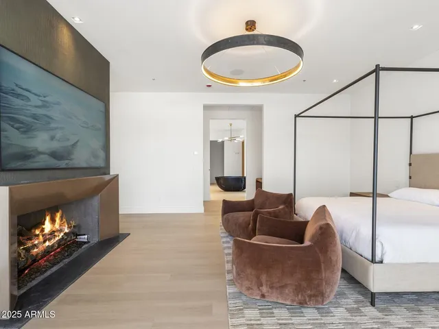 $8,672,000 | 5305 North 68th Place, Paradise Valley, AZ 85253