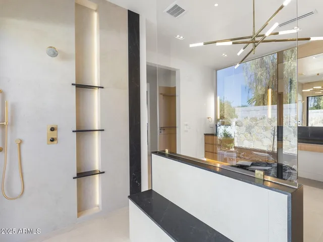 $8,672,000 | 5305 North 68th Place, Paradise Valley, AZ 85253