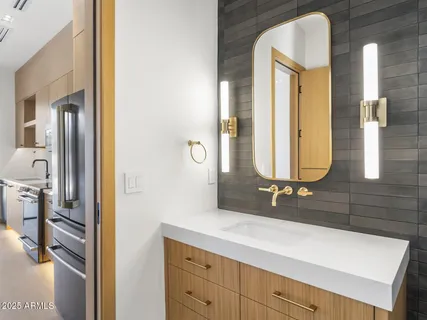 $8,672,000 | 5305 North 68th Place, Paradise Valley, AZ 85253