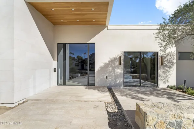 $8,672,000 | 5305 North 68th Place, Paradise Valley, AZ 85253