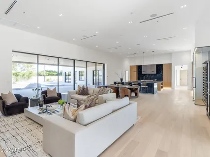 $8,672,000 | 5305 North 68th Place, Paradise Valley, AZ 85253