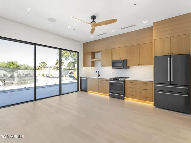 $8,672,000 | 5305 North 68th Place, Paradise Valley, AZ 85253