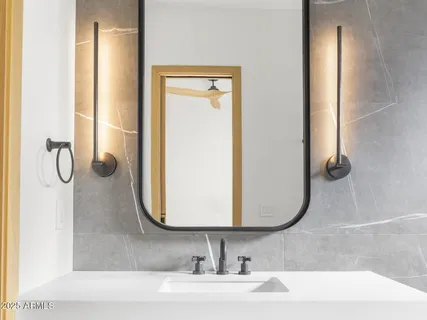 $8,672,000 | 5305 North 68th Place, Paradise Valley, AZ 85253