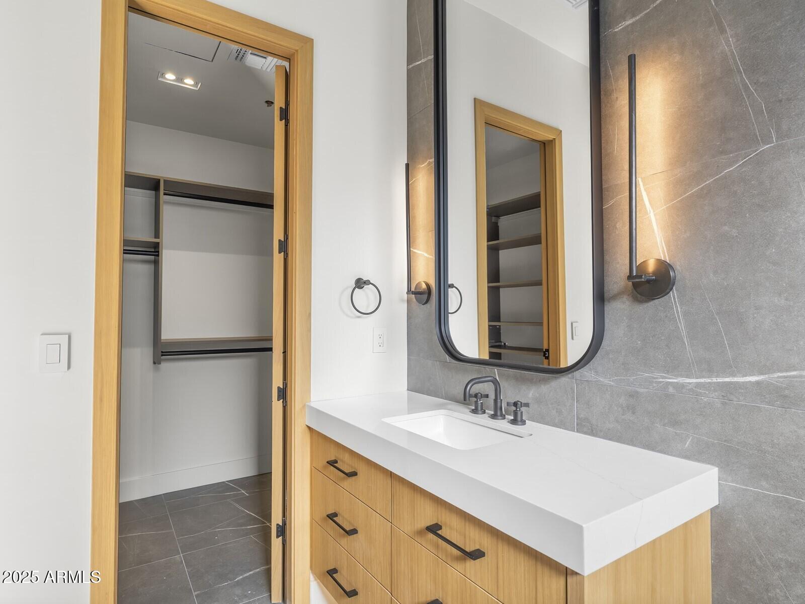 5305 North 68th Place Paradise Valley, AZ 85253 - Photo 43 of 67 056_Bathroom