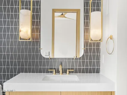 $8,672,000 | 5305 North 68th Place, Paradise Valley, AZ 85253