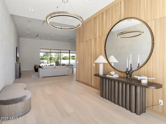 $8,672,000 | 5305 North 68th Place, Paradise Valley, AZ 85253