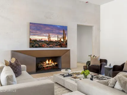 $8,672,000 | 5305 North 68th Place, Paradise Valley, AZ 85253