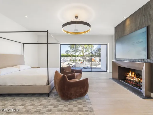 $8,672,000 | 5305 North 68th Place, Paradise Valley, AZ 85253