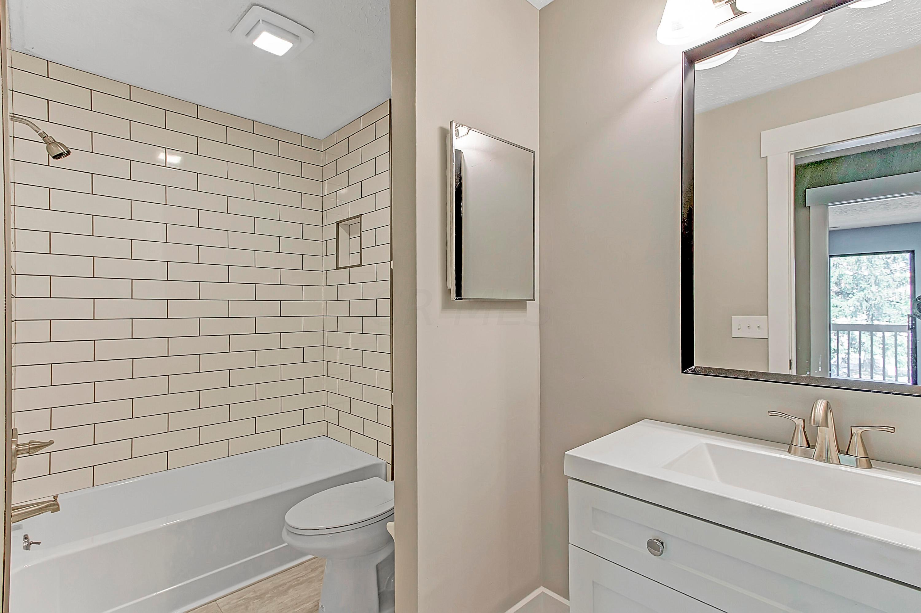 2175 Hedgerow Road, Unit 2175E Columbus, OH 43220 - Photo 16 of 27