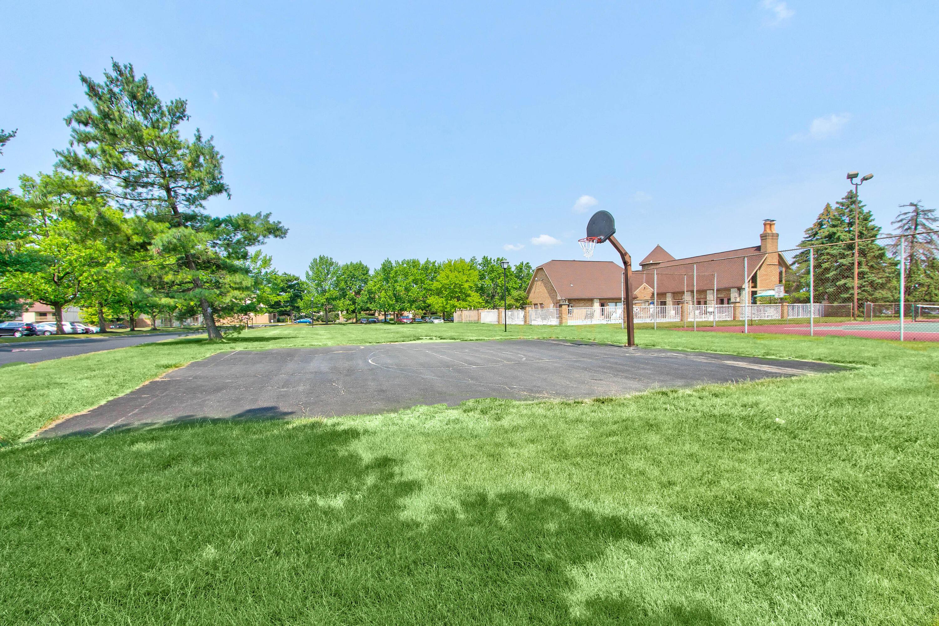 2175 Hedgerow Road, Unit 2175E Columbus, OH 43220 - Photo 25 of 27