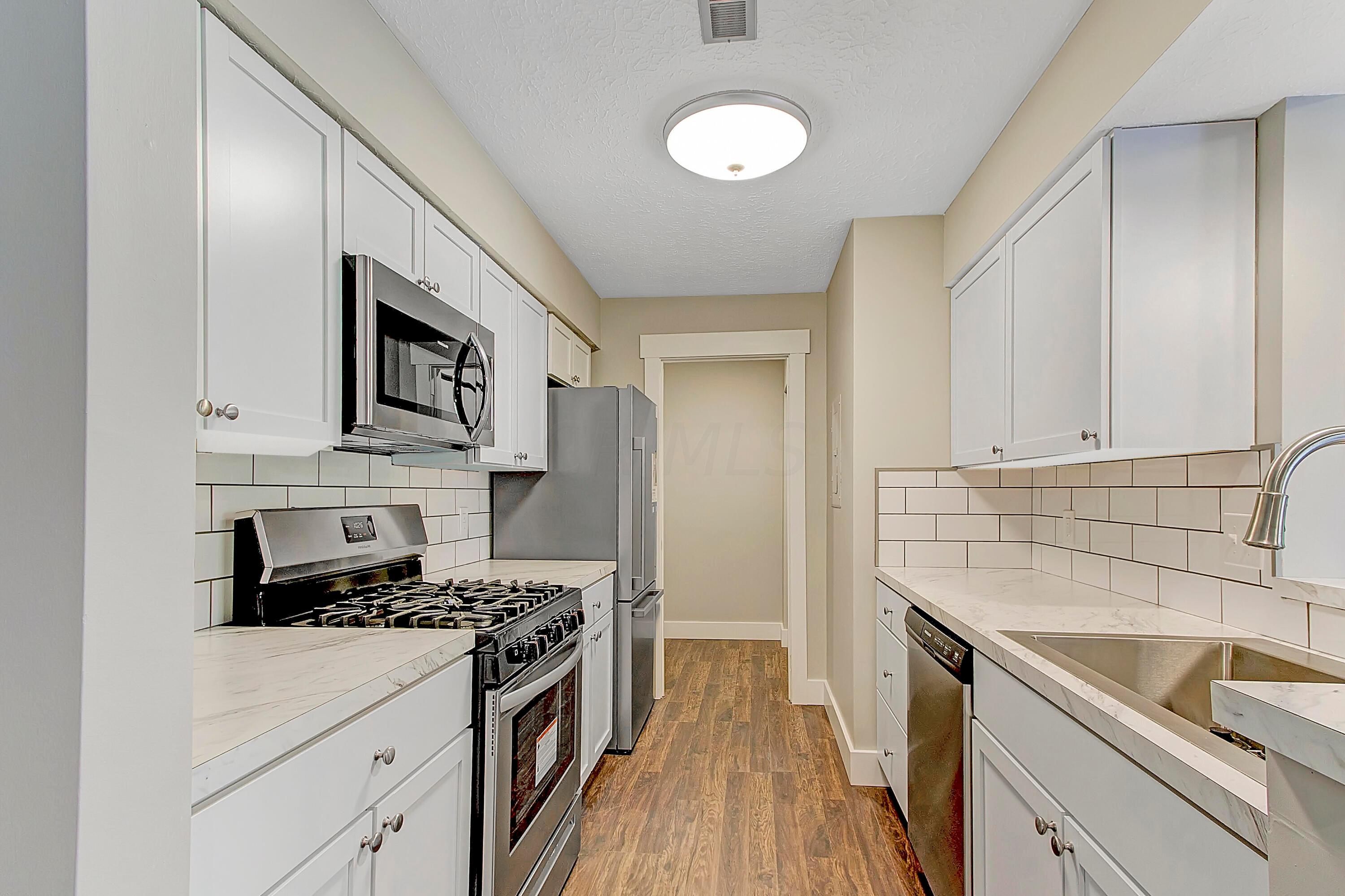 2175 Hedgerow Road, Unit 2175E Columbus, OH 43220 - Photo 6 of 27
