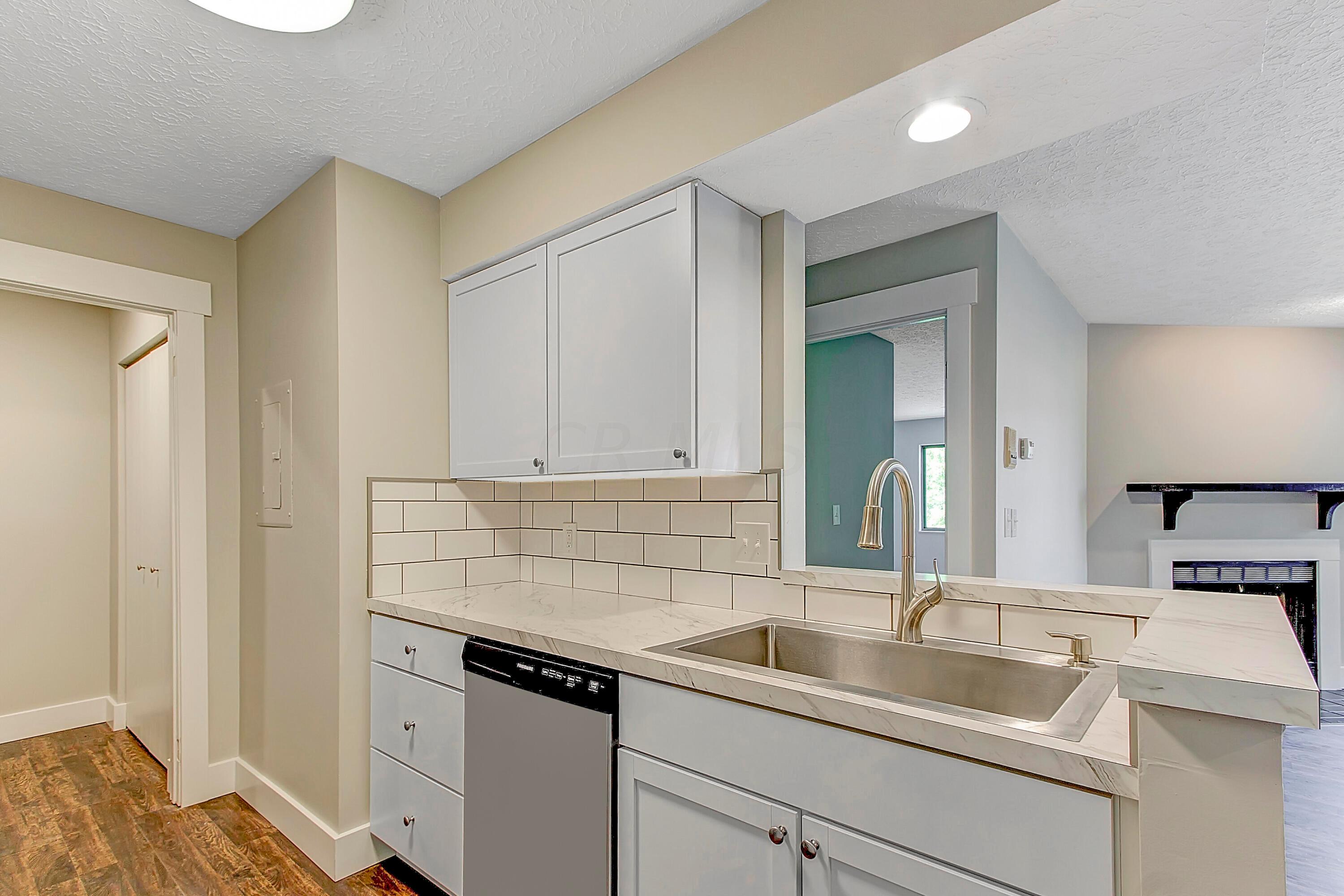 2175 Hedgerow Road, Unit 2175E Columbus, OH 43220 - Photo 8 of 27
