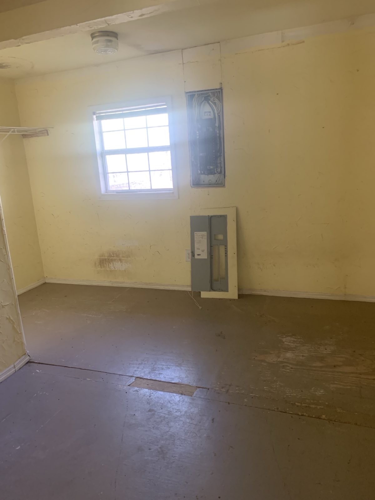 1252 Kelly Road Centerville, TN 37033 - Photo 20 of 34 an empty room with a empty space and a window