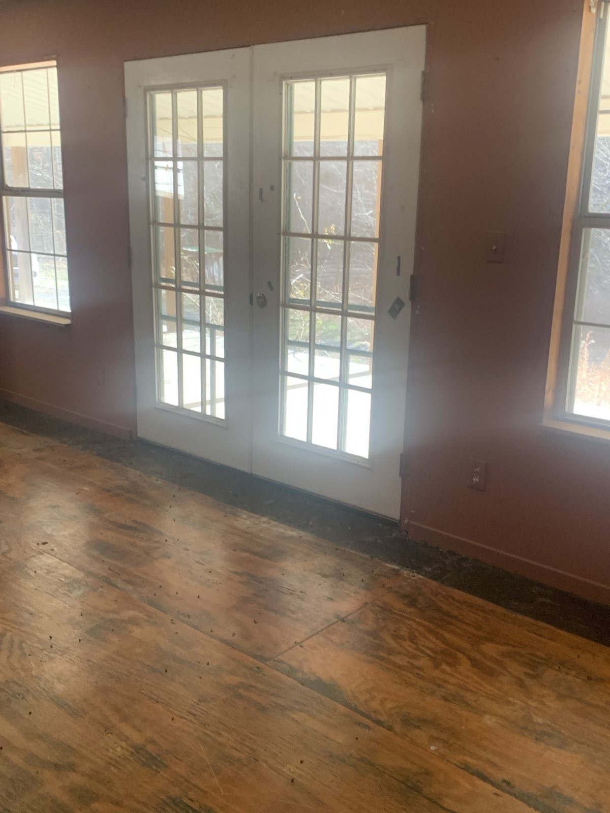 1252 Kelly Road Centerville, TN 37033 - Photo 25 of 34 an empty room with wooden floor and windows