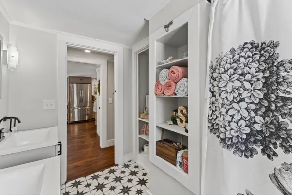 $327,500 | 235 Swan Lake Avenue, Belfast, ME 04915
