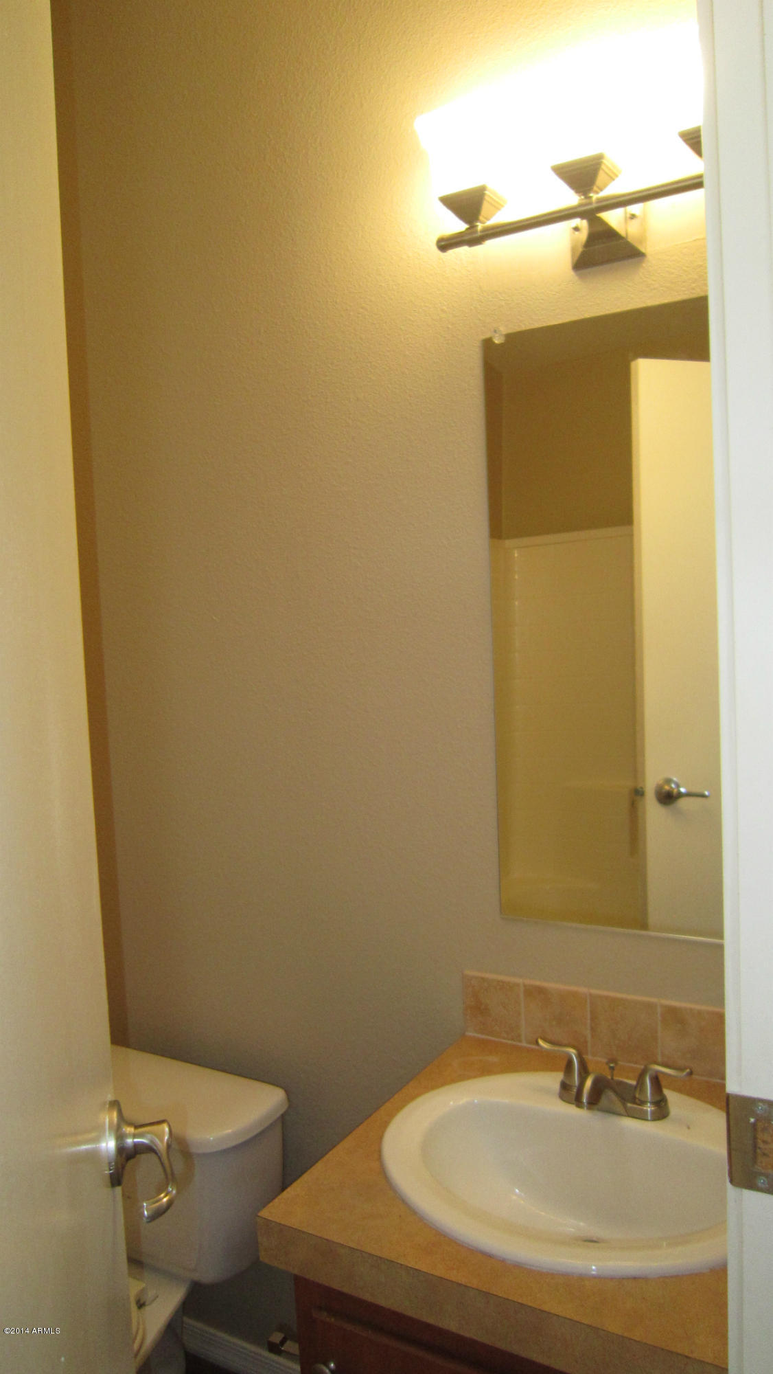 54016 West Ridoway Road Maricopa, AZ 85139 - Photo 19 of 37 Full Bath in 2nd Bedroom