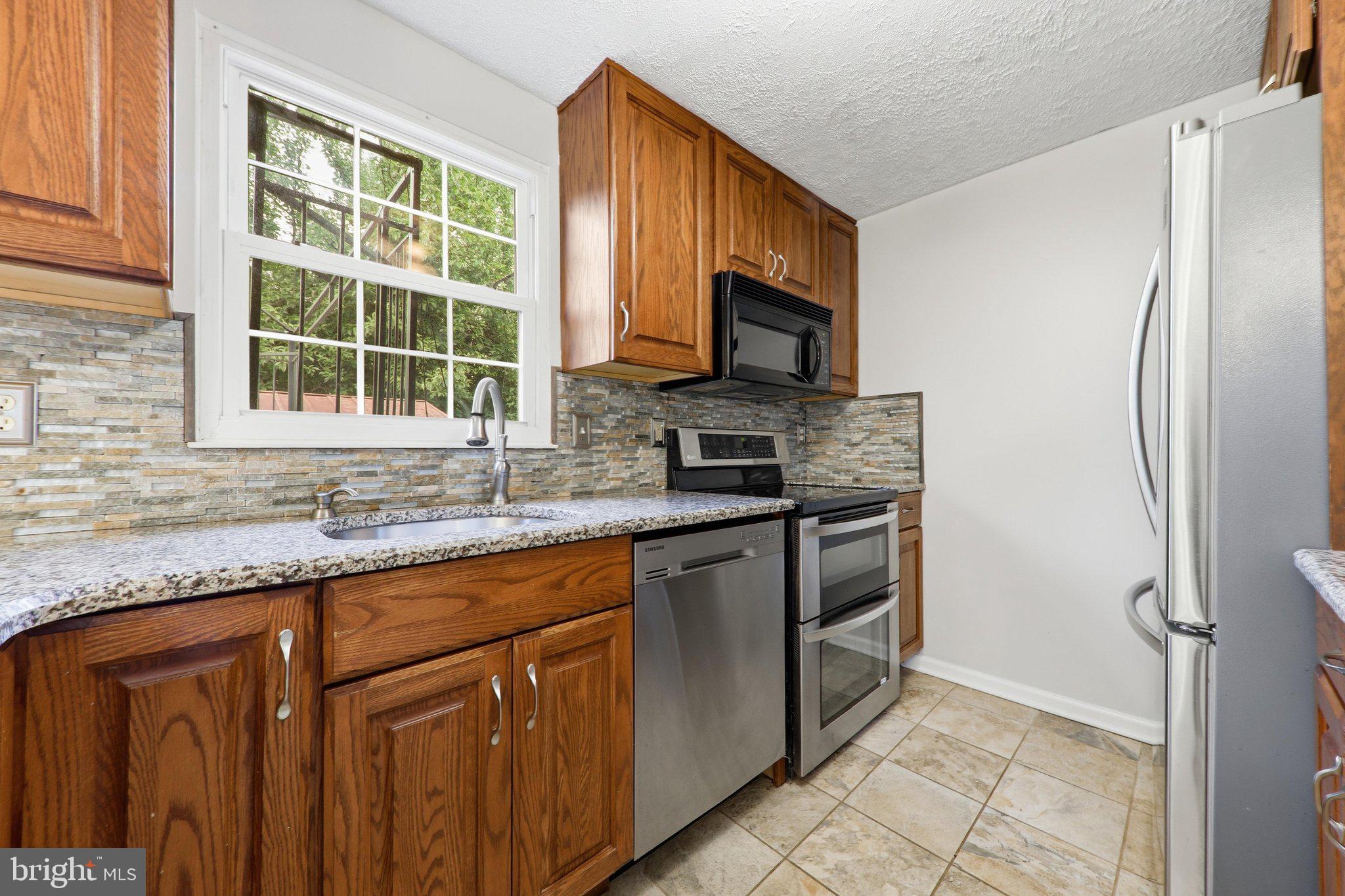 1709 Springhouse Court Frederick, MD 21702 - Photo 10 of 36 Kitchen