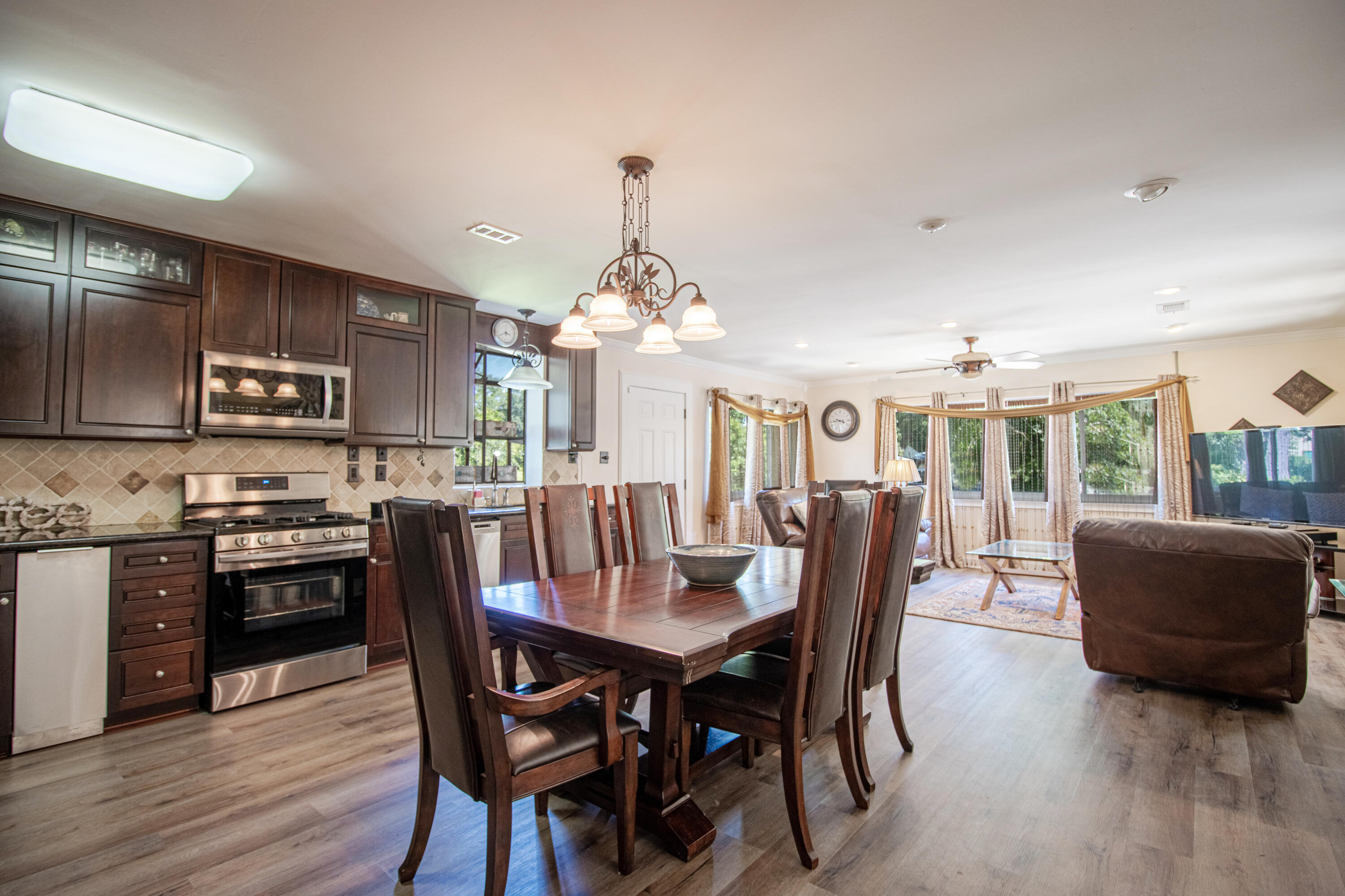 11425 Summer Lane Road Biloxi, MS 39532 - Photo 4 of 34 Dining Area