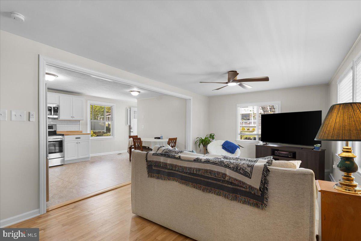 3719 3rd Street North Beach, MD 20714 - Photo 8 of 44 Living Area