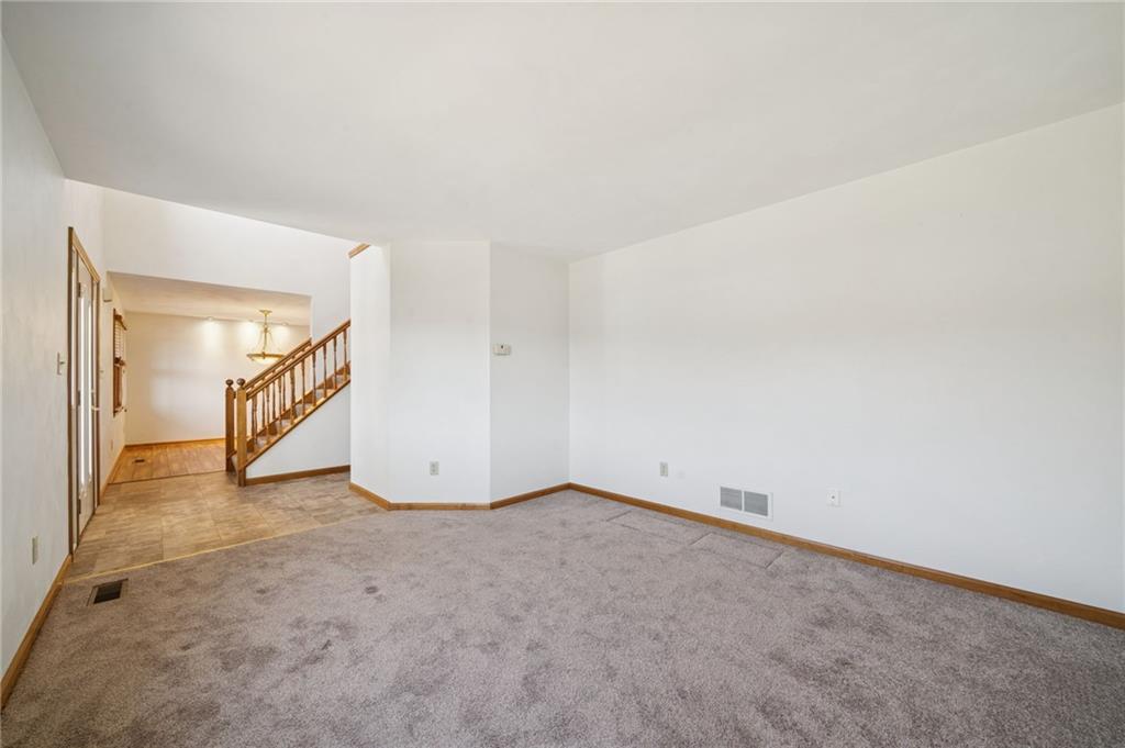 1051 Finchley Road Irwin, PA 15642 - Photo 4 of 36