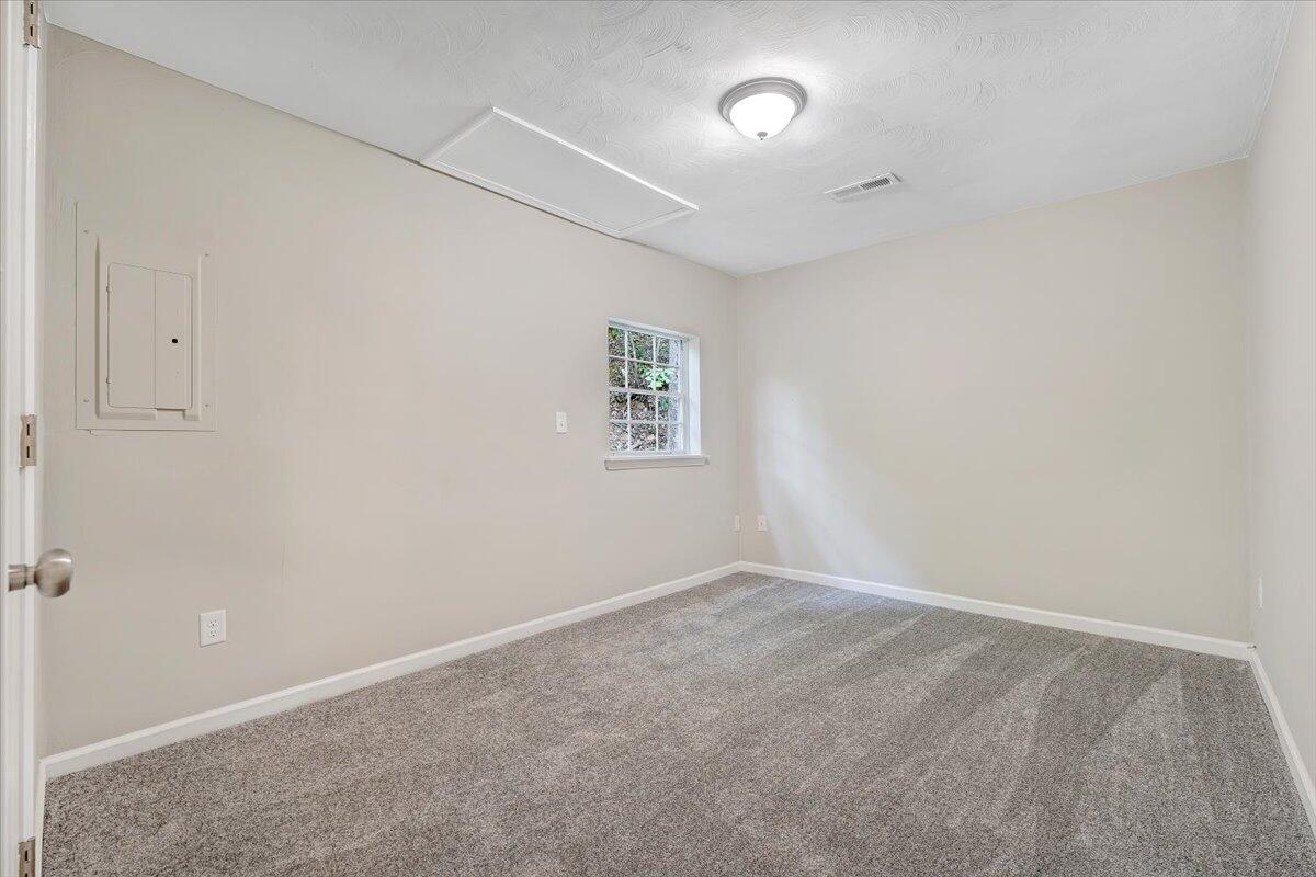 5679 Franklin Road Roanoke, VA 24014 - Photo 23 of 36 an empty room with windows