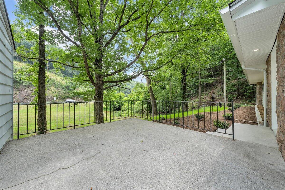 5679 Franklin Road Roanoke, VA 24014 - Photo 24 of 36 a view of outdoor space and yard