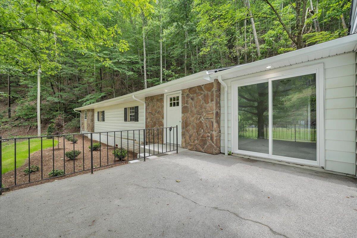 5679 Franklin Road Roanoke, VA 24014 - Photo 25 of 36 a view of a house with backyard and porch