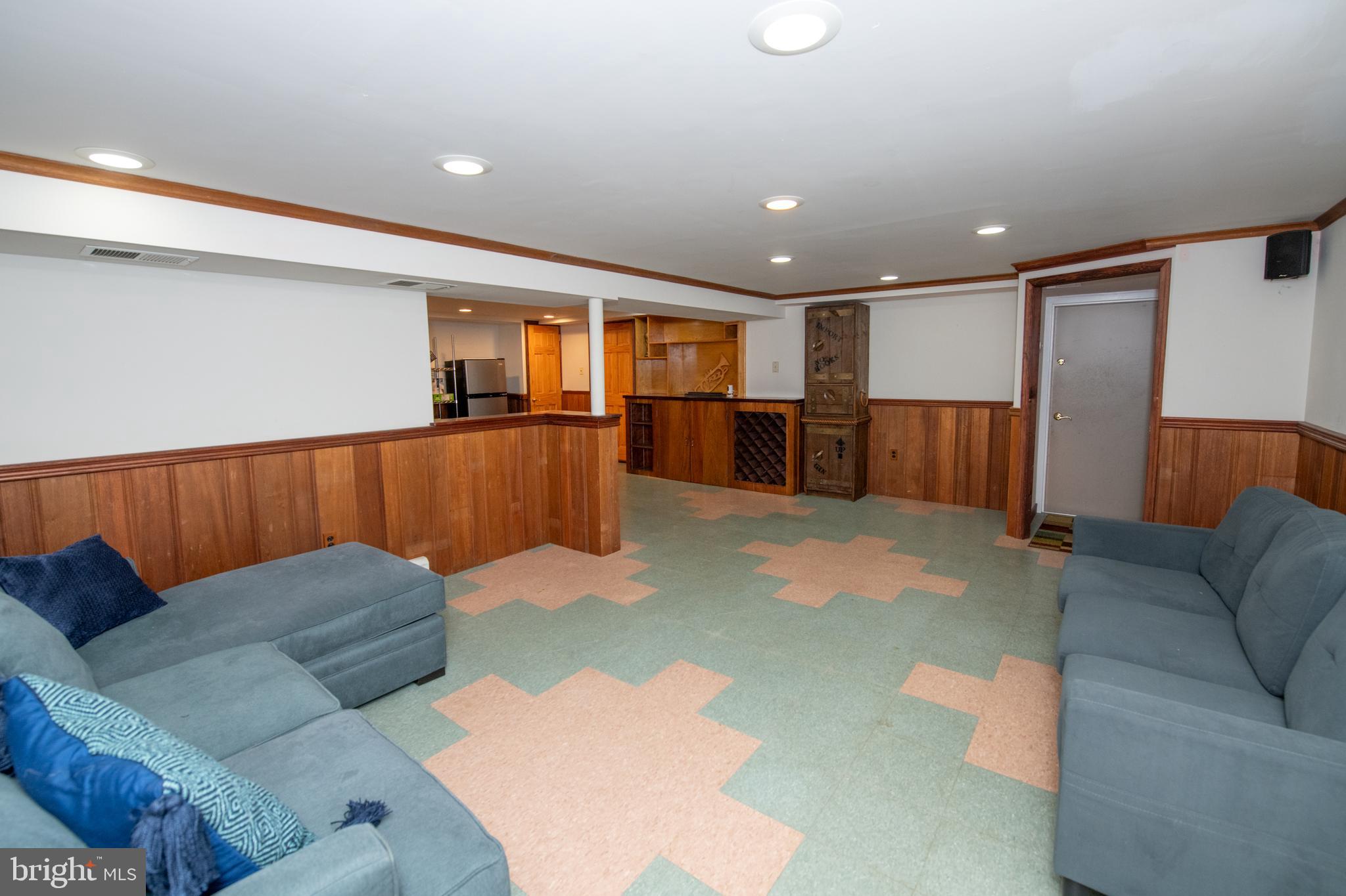 1259 Glenbrook Road Huntingdon Valley, PA 19006 - Photo 64 of 78 a living room with furniture and kitchen view