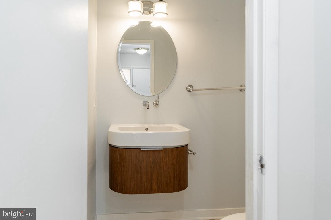 2442 Southgate Square Reston, VA 20191 - Photo 11 of 23