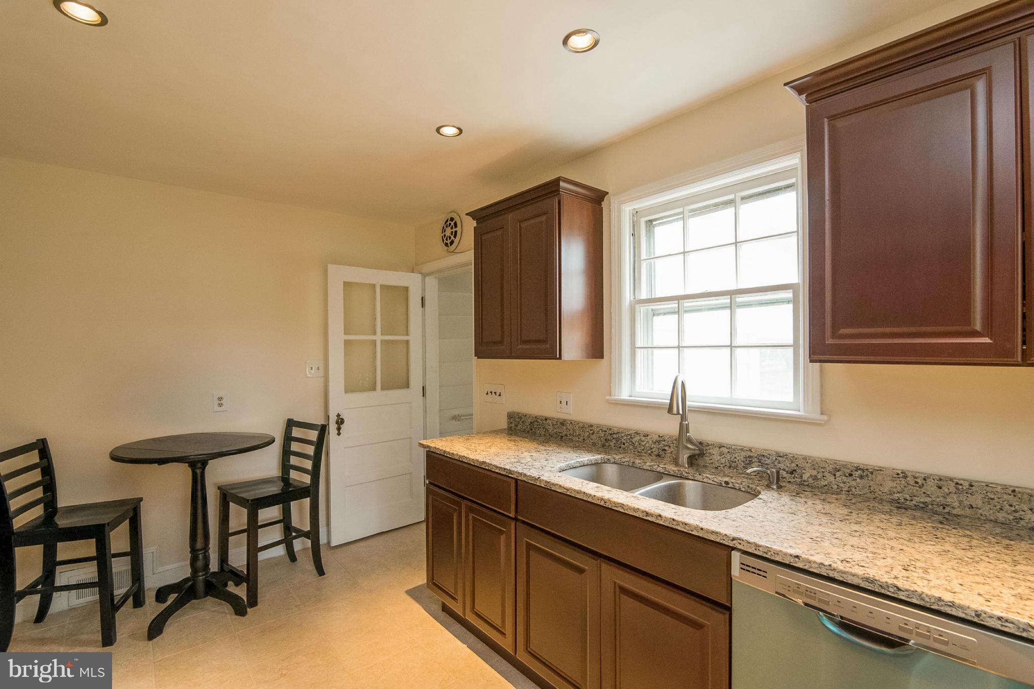 13058 Penn Shop Road Mount Airy, MD 21771 - Photo 6 of 28 Kitchen