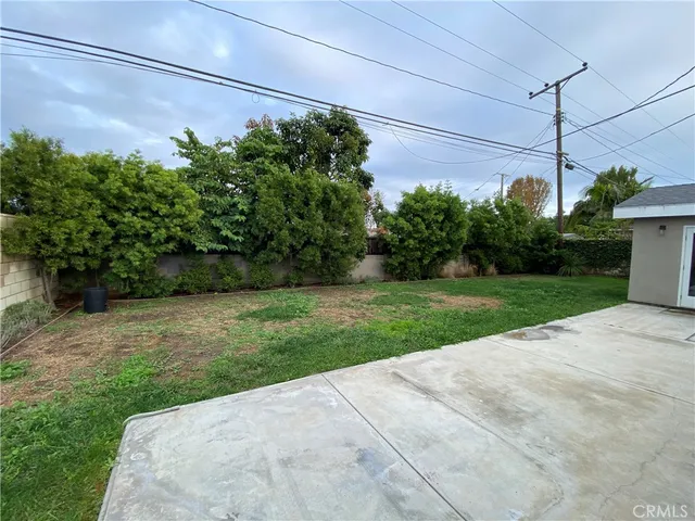 a view of a back yard of the house