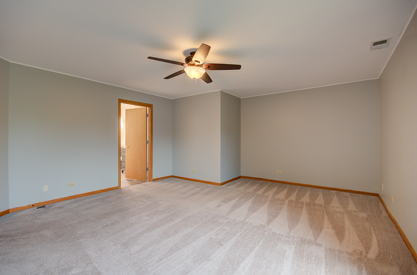 2757 Harbor Drive, Unit 2757 Joliet, IL 60431 - Photo 15 of 26 a view of an empty room