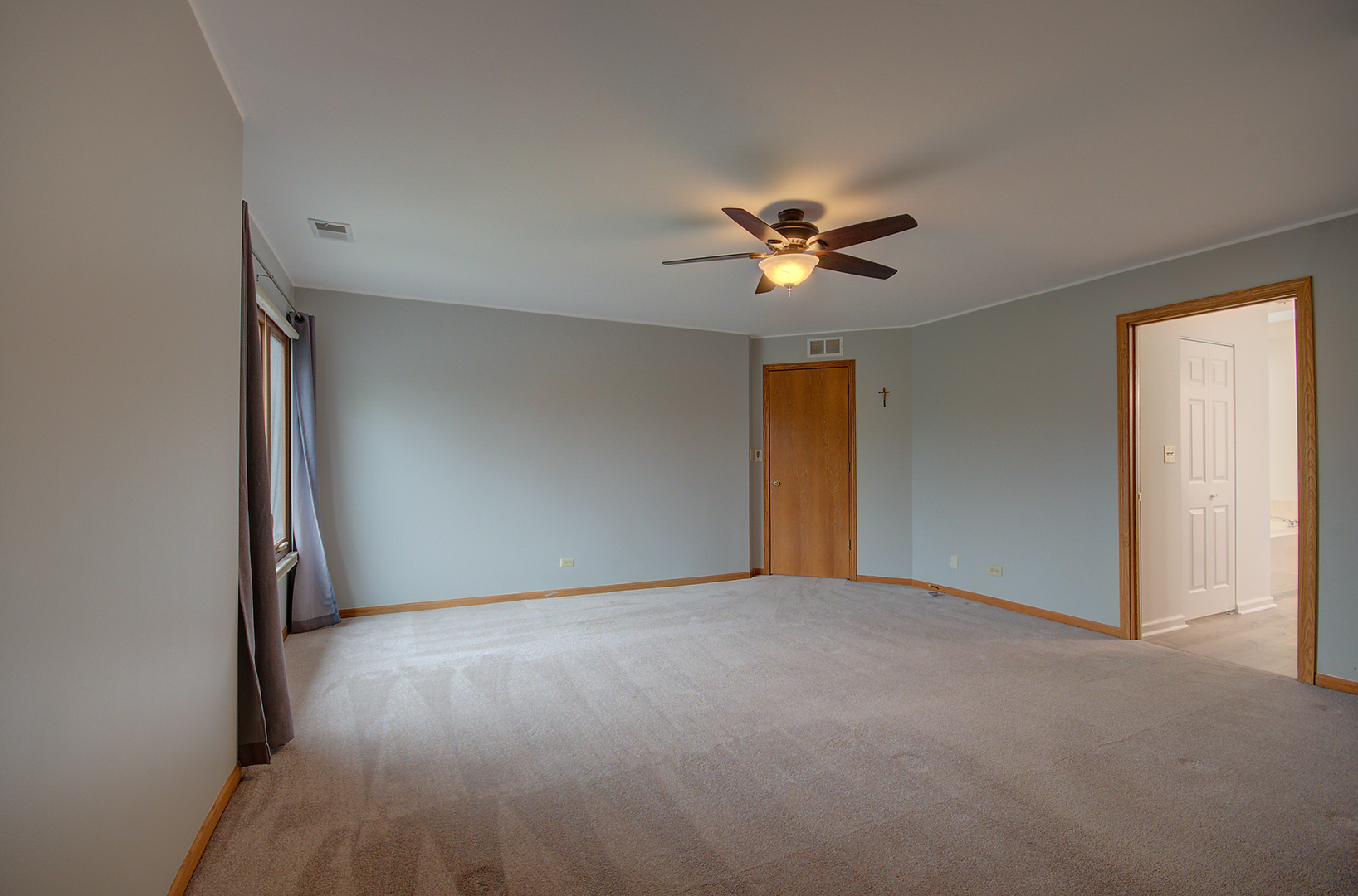 2757 Harbor Drive, Unit 2757 Joliet, IL 60431 - Photo 16 of 26 a view of an empty room with a window