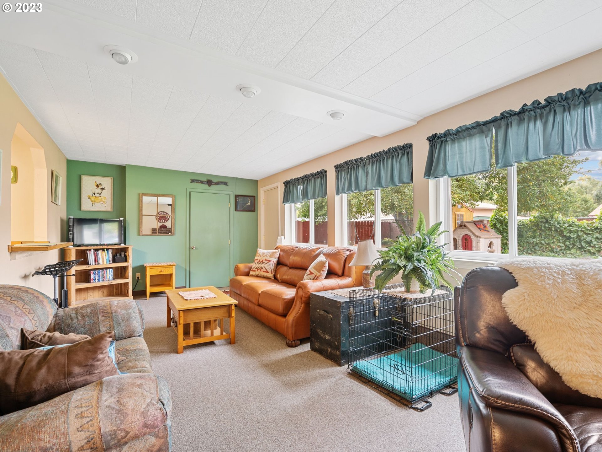 1341 Southwest 40th Street Pendleton, OR 97801 - Photo 24 of 35 a living room with furniture and a large window