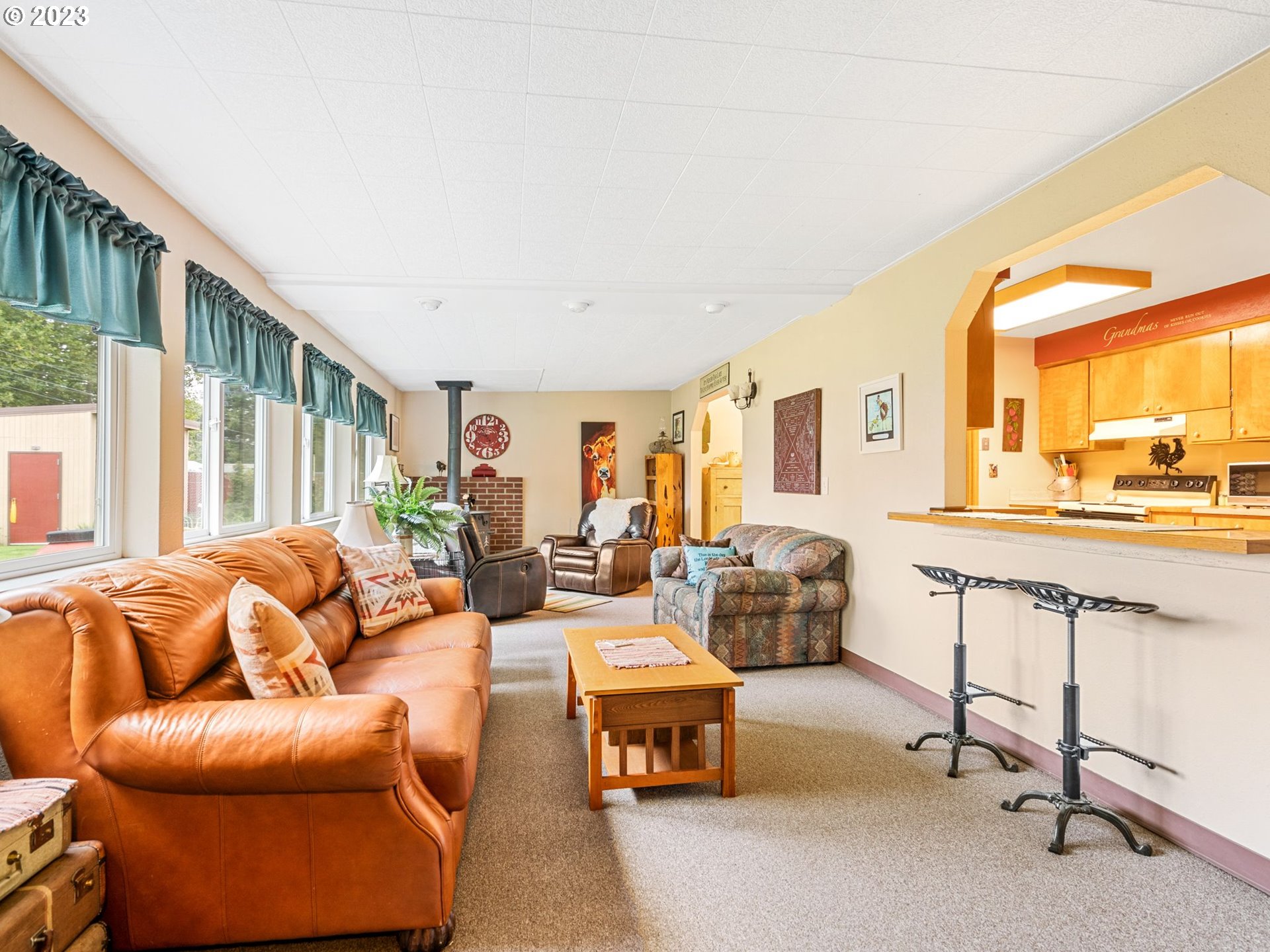 1341 Southwest 40th Street Pendleton, OR 97801 - Photo 25 of 35 a living room with furniture and a large window
