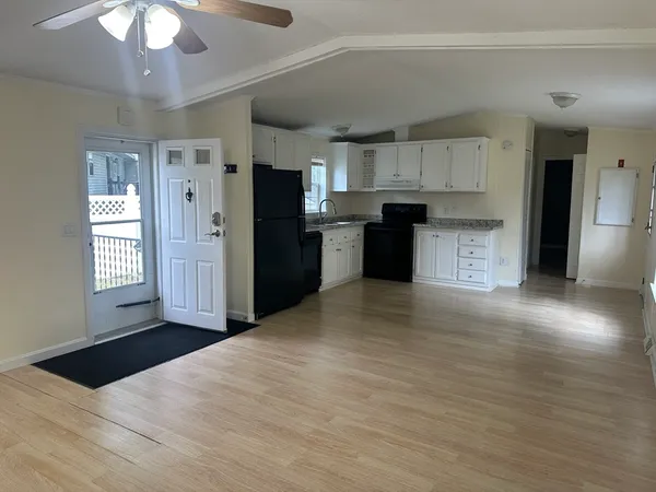 $2,500 | 181 Boston Post Road East, Unit 17, Marlborough, MA 01752