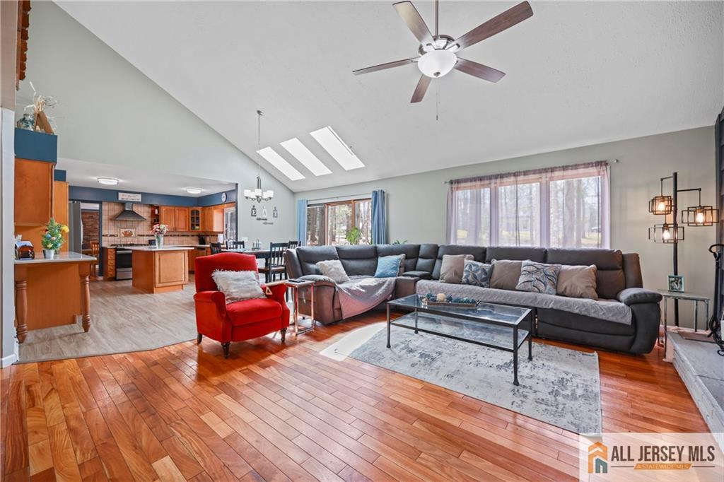 176 Stonehill Road Freehold, NJ 07728 - Photo 8 of 38