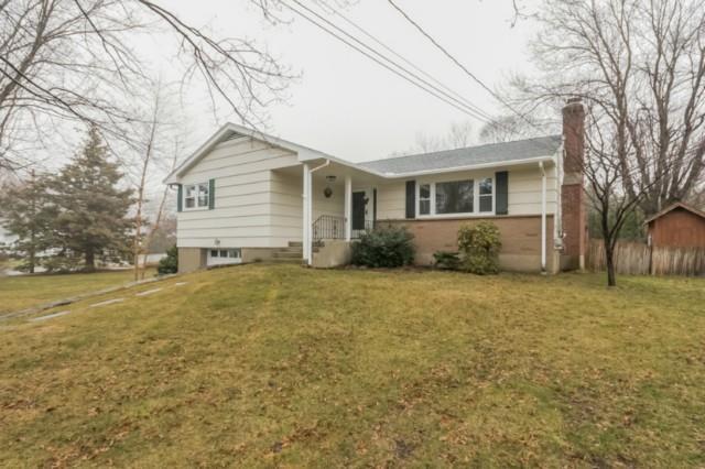 a view of a house with backyard and garden