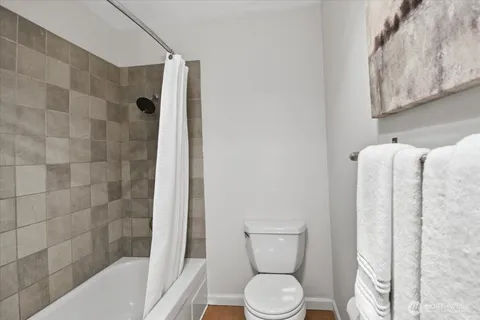 $350,000 | 2552 14th Avenue West, Unit 203, Seattle, WA 98119