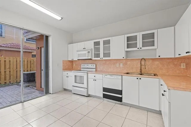 $485,000 | 8520 Northwest 139th Terrace, Unit 1602, Miami Lakes, FL 33016