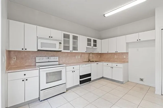 $485,000 | 8520 Northwest 139th Terrace, Unit 1602, Miami Lakes, FL 33016