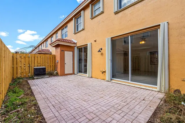 $485,000 | 8520 Northwest 139th Terrace, Unit 1602, Miami Lakes, FL 33016