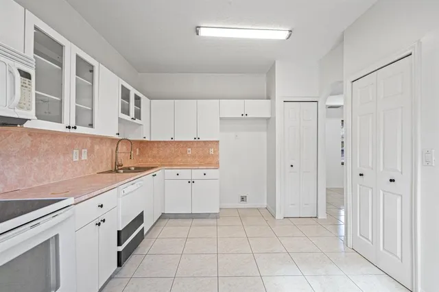 $485,000 | 8520 Northwest 139th Terrace, Unit 1602, Miami Lakes, FL 33016